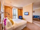 Suite with mountain view