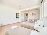 Basement Apartment with sea view