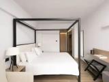 Standard room with partial sea view