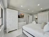 Luxury Penthouse room with balcony and oceanfront