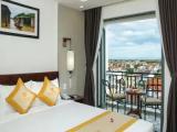 Deluxe Double room with city view
