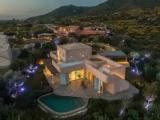 4 Bedrooms Villa
