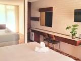 Deluxe room with partial ocean view