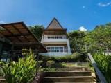 With private terrace and Jacuzzi pool Double Villa with mountain view