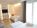 Triple Junior Suite with pool view