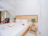 Deluxe Double room with balcony and seafront