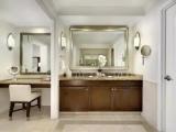 1 Bedroom Suite with courtyard view