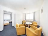 2 Bedrooms Sextuple Apartment
