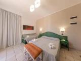 Standard Triple room with garden view