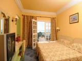 Standard Quadruple room with garden view