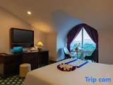 Deluxe Double room with street view