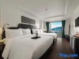 Deluxe Family room with mountain view