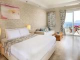 Junior Suite with partial ocean view