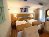 1 Bedroom Deluxe Quadruple room with balcony
