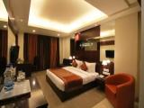 Standard Club room with city view
