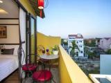 Deluxe Triple room with balcony