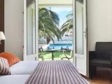 Standard Triple room with pool view