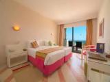 Standard Quadruple room with pool view