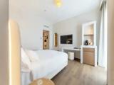 Deluxe Double room with partial view