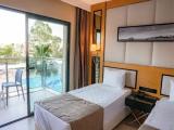 Standard room with pool view