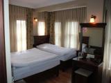 Standard Triple room with city view