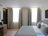 Standard room with park view