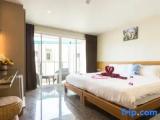 Deluxe room with balcony and with partial sea view