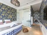 Deluxe Quadruple room with canal view