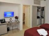 1 Bedroom Economy room with city view
