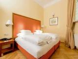 Suite with balcony and with park view