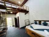 4 Bedrooms Standard Family room with balcony
