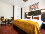 Deluxe with Water World Access Apartment