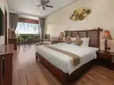 2 Bedrooms Family room with view