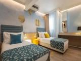 Junior Suite with balcony and with partial sea view