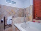 2 Bedrooms Royal Family Suite