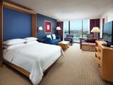 1 Bedroom Executive Bay Tower Suite with balcony