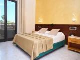 Standard Triple room with balcony