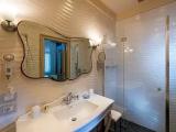 Suite with canal view