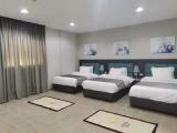Standard Triple room with city view