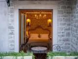 Deluxe room with pool view