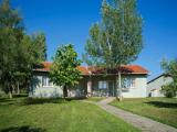 3 Bedrooms Apartment