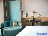 1 Bedroom Double Suite with lake view