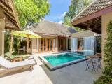 Deluxe room with pool view