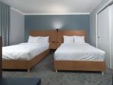 1 Bedroom Sextuple Suite