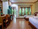Standard Triple room with garden view