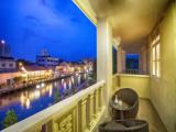Executive room with river view