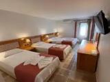 Standard Quadruple room with pool view