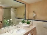 Comfort Suite with land view