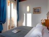 Standard Triple room with partial sea view