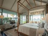 Villa with balcony and beachfront